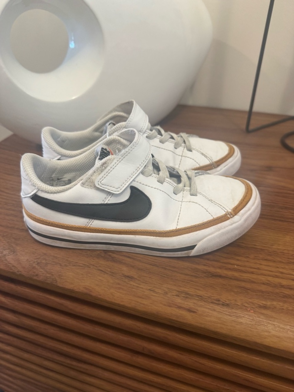 Nike Kids White, Black & Tan Low-Top Sneakers